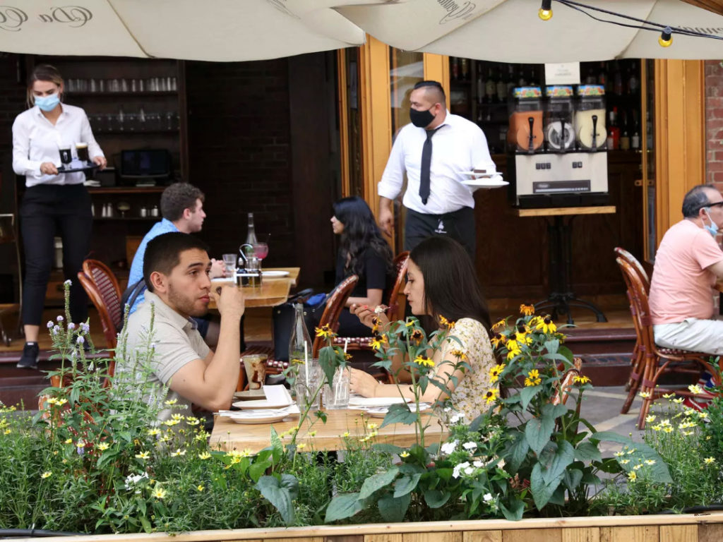 Las ventas en los restaurantes de Nueva York continúan cayendo sin ayuda, según encuesta