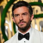 Jonathan Bailey es el hombre más sexy del mundo para la revista People