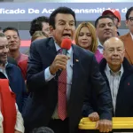 Salvador Nasralla consolidó su ventaja sobre Nasry Asfura con el 67,53 % escrutado en Honduras