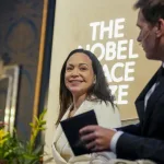 “‘Esto es por ellos», María Corina Machado dedicó su Nobel a los presos políticos y a las familias rotas por el chavismo