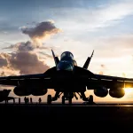 Dos cazas F-18 y un avión radar de EEUU fueron vistos operando cerca de costas venezolanas