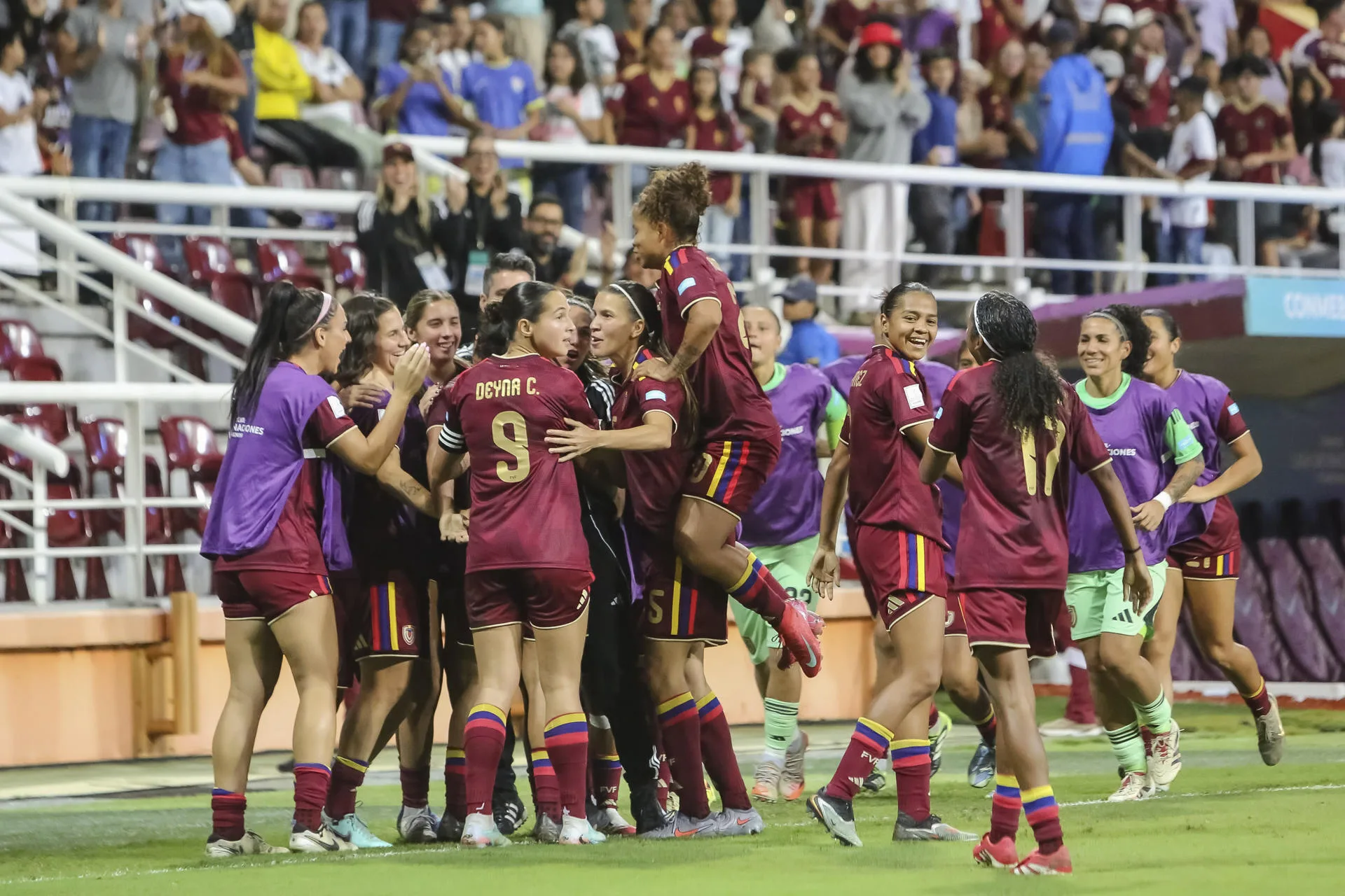 La Vinotinto cerró el 2025 con goleada a Perú y líder de la Liga de Naciones Femenina